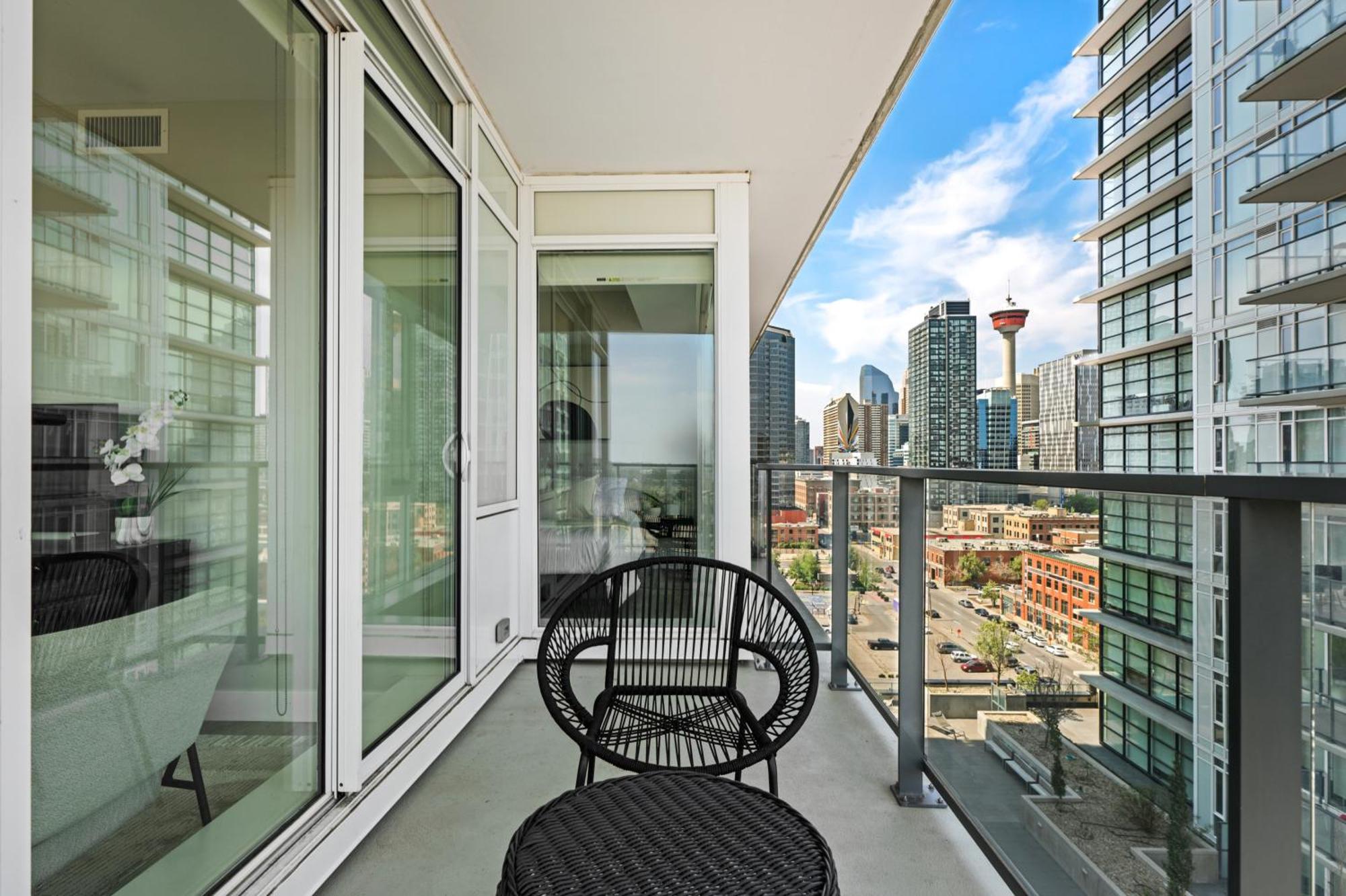 Modern Suite Calgary Downtown 5 Min Walk Stampede Exterior foto